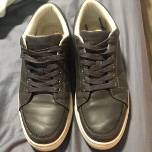Perry Ellis Black Leather Sneakers. Men’s 8.5